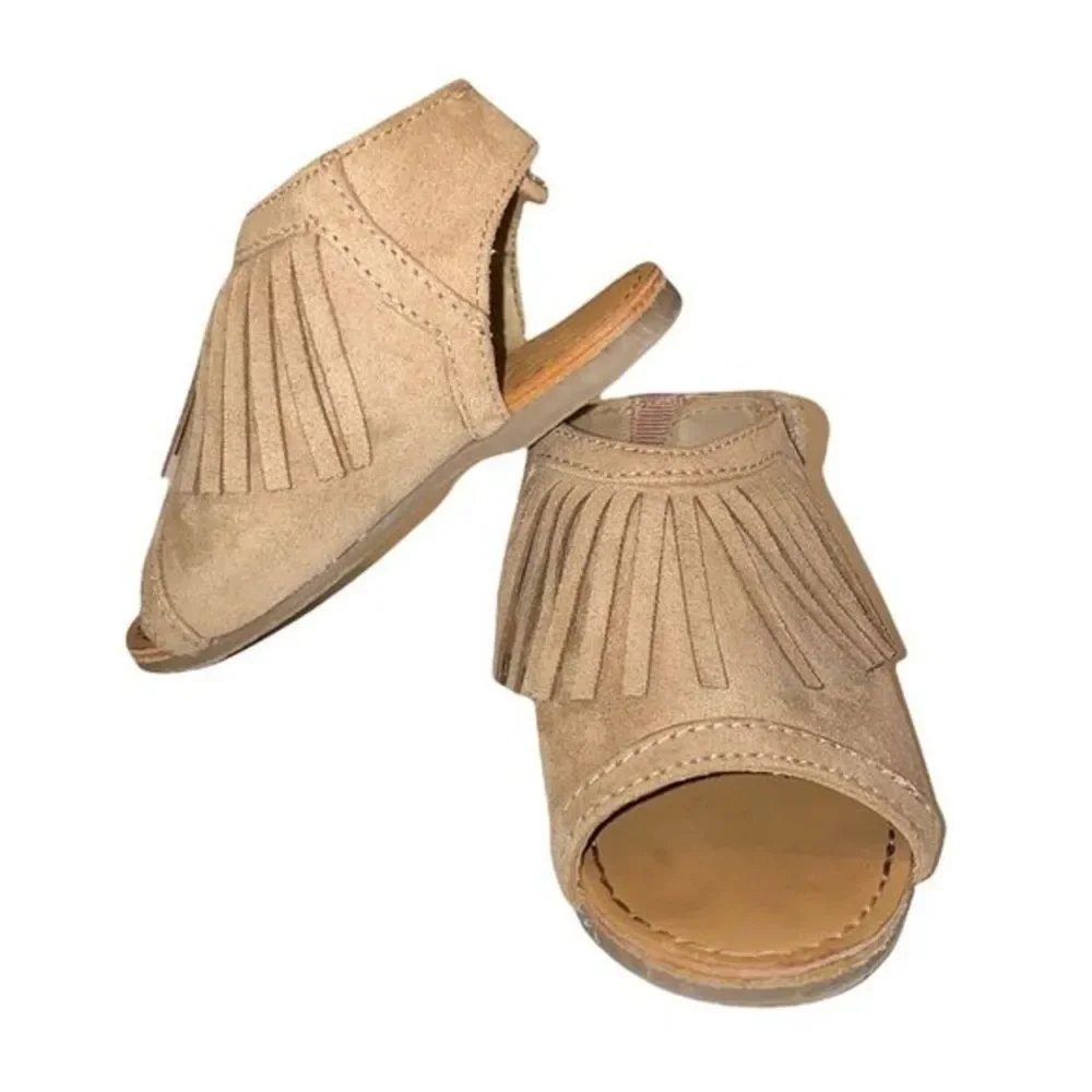 🎀3/$23🎀 crazy 8 nude fringe bootie flats